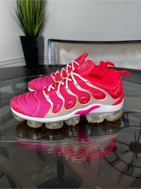 Nike Air VaporMax Plus
Sneakers Pink Blast White Womens
Sz 9